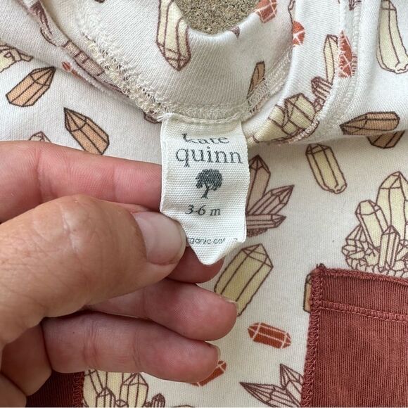 Kate Quinn Neutral Crystals Pocket Tee - Picture 2 of 3